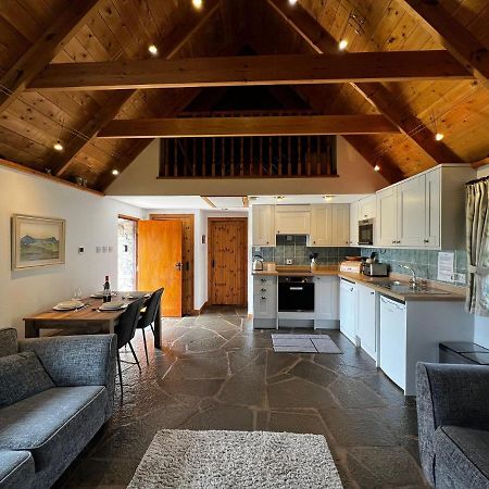 Tigh Phadraig At Marys Thatched Cottages Elgol 외부 사진