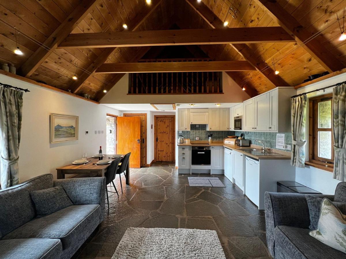 Tigh Phadraig At Marys Thatched Cottages Elgol 외부 사진