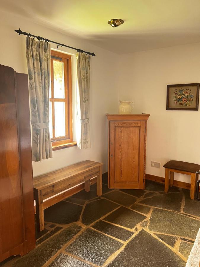 Tigh Phadraig At Marys Thatched Cottages Elgol 외부 사진